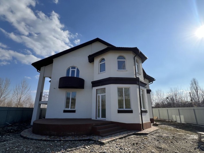 Сучасний будинок 344 м2 поруч з озером у престижній локації - фото 1