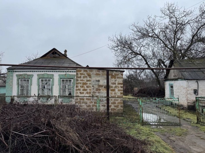Коломойцево продаж будинку 10 соток, 3 кімнати, вода, світло, газ зараз перекритий Місце супер а сам - фото 1
