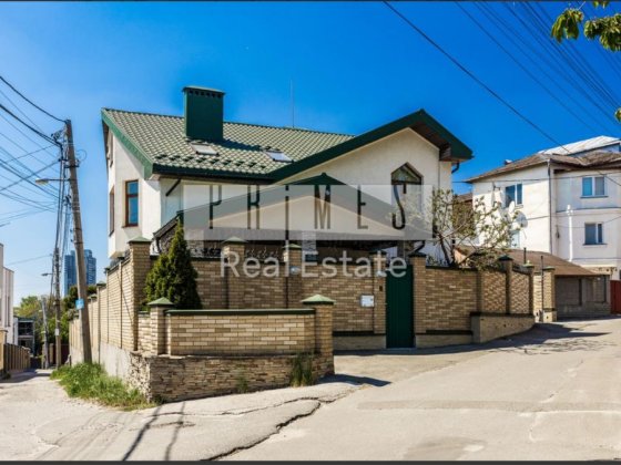 Продаж автономного будинку в центрі Києва  топ локація цікава ціна