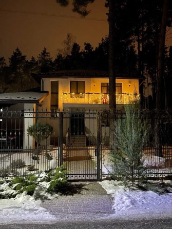 Продаж сучасного двоповерхового будинку в сосновому лісі в Бортнічах, Дарницький район, Київ - фото 1