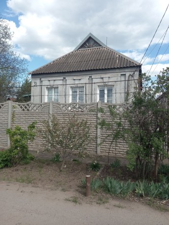 Продается возле центрального рынка ДОМ ул. Школьная - фото 1
