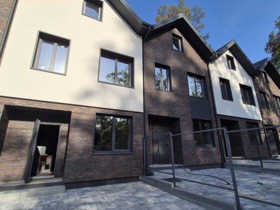 Таунхаус з мансардою та власним двориком | 130 м² корисної площі | Центральні комунікації Ірпінь