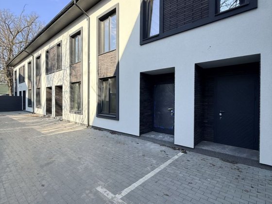 Таунхаус 95 м² + мансарда 30 м² у центрі Ірпеня, вул. Ярославська — $99 000. Навпроти парк Незнайка, Ірпінь