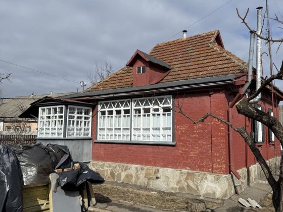 Дублянщина, поруч з 22-ю школою, окремий добротний буд, з комунікаціям