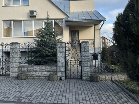 Затишний, якісно збудований будинок. Доглянута територія 34435 Хмельницкий
