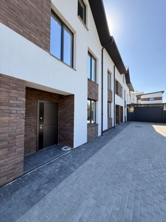 Таунхаус 90 м² + мансарда 45 м² у центрі Ірпеня — $100 000. Без комісії. Центральна локація, всі ком - фото 1