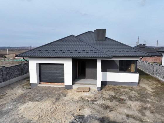 Продам будинок з гаражем. Газифікований. 130м². 7сот. Луцьке кільце Ровно