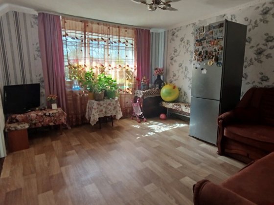 Половки, продаж частини будинку з окремим двором, зі всіма комунікаціями