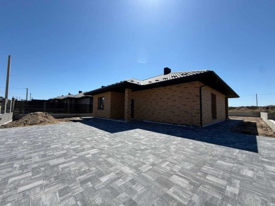 Продам будинок на ділянці 7 сот. Підключені всі мережі. Паркан по периметру. БЕЗ КОМІСІЇ ДЛЯ ПОКУПЦЯ Ровно