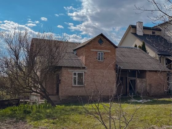 Продаж будинку з великою кутовою ділянкою з можливістю поділу земельної ділянки, район Тинного, вул. Ровно