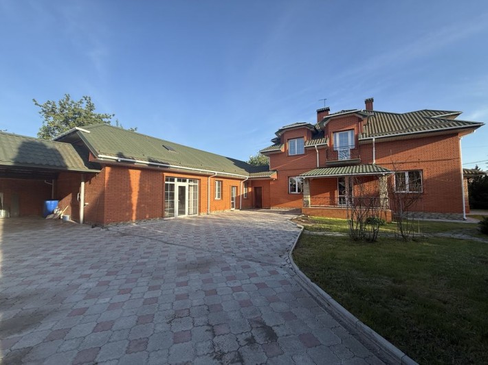Терміновий продаж будинку в місті з ділянкою  15 сотих. - фото 1
