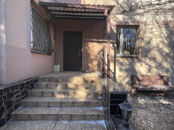 Продаж гарного будинку район Світанку  390 квм Кривий Ріг
