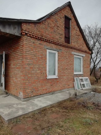 Будинок з рівною великою ділянкою 9 сот. є світло 33366 - фото 1