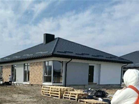Продається котедж-дуплекс на Льонокомбінаті у зручному місці від власника. Можлива співпраця під про Ровно