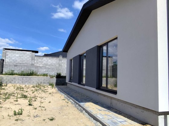 Продам будинок на ділянці 5 сот. 3 окремі кімнати. Паркан. БЕЗ КОМІСІЇ ДЛЯ ПОКУПЦЯ ! ! ! Ровно