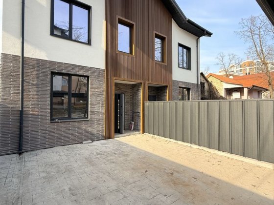 Дуплекс 96 м² + мансарда в Ірпені, вул. Тургенівська — $108 000. Закрита територія. Ирпень
