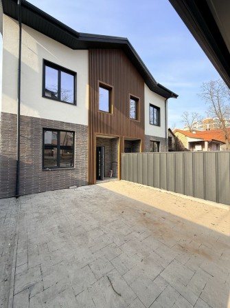 Дуплекс 96 м² + мансарда в Ірпені, вул. Тургенівська — $108 000. Закрита територія. - фото 1