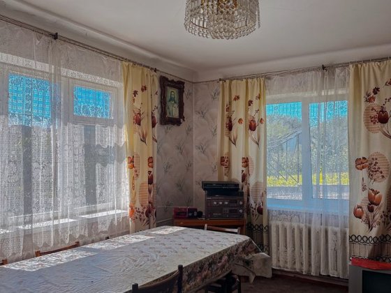 Продаж половини будинку з окремою приватизованою землею в районі Червоних Гір. Вул.Рівненська Ровно