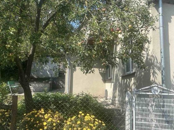 "Продається половина будинку  в місті з ділянкою 5 сот Ровно