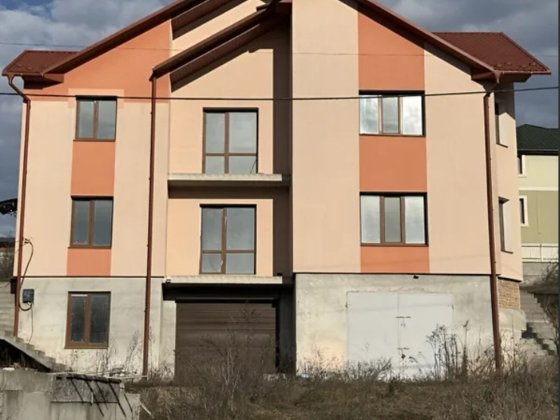 Продаж 3 поверхового дуплекса