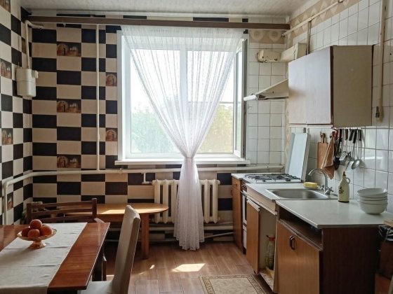 Продаж будинка на 2 входи. Цегла. Гараж