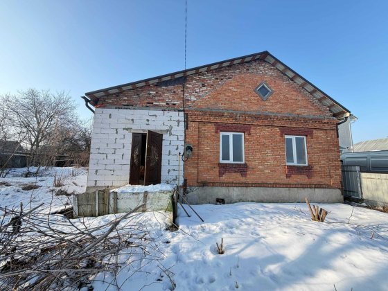 34437 ЗЕМЛЯ, ГАЗ, 4 КІМНАТИ - будинок під ремонт у Гречанах, 90 м², металопластикові вікна, школа та Хмельницкий