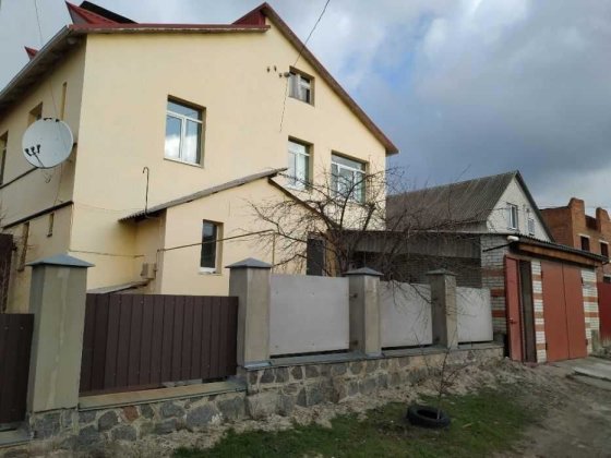 Продається чудовий сонячний 2-поверховий будинок в районі Південного вокзалу! Полтава