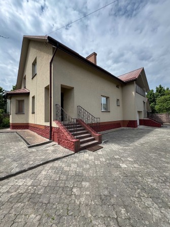 Продаж цегляного будинку на два входи в центральній частині міста. - фото 1