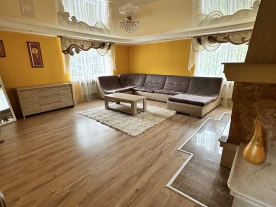 Продаж   просторого будинку з гарною територією Ровно