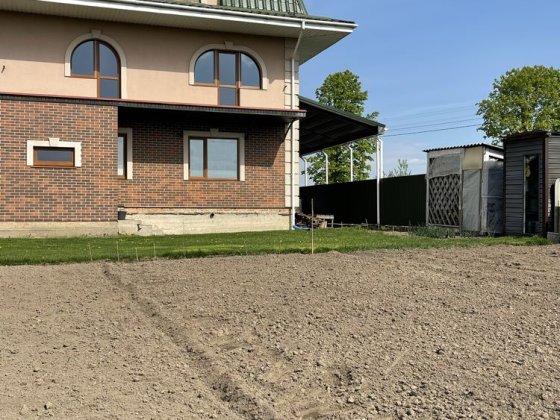 Продам котедж з великою ділянкою Рівне