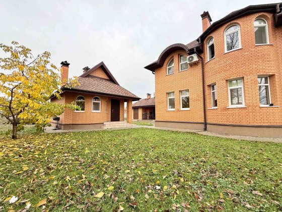 Продаж цегляного двоповерхового будинку 128 м2 з банею. Полтава