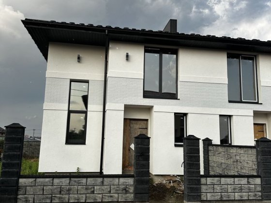 Продам котедж двоян за 3ю поліклінікою на Макарова Ровно