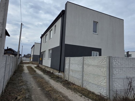 Продаж будинку з ділянкою Ровно