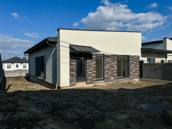 Продам котедж 100м2, р-н Райський сад. Ровно