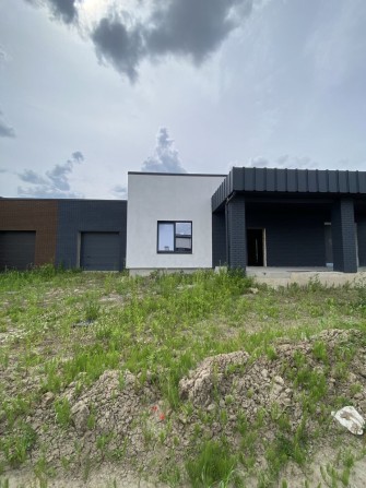 Продаж будинку з гаражем. Міські комунікації - фото 1
