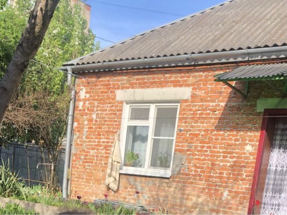 Продається будинок та 3 х поверхова будова Хмельницький
