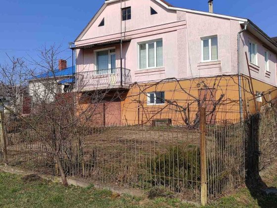 Продається 2-поверховий будинок SH Хмельницький