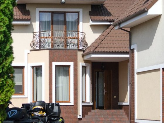 Продаж будинку з якісним ремонтом та ландшафтним дизайном подвірʼя Ровно