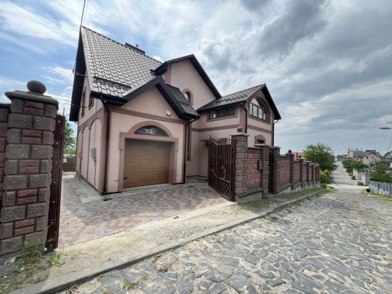 Продам якісний будинок з каміном, лазнею та альтанкою Рівне
