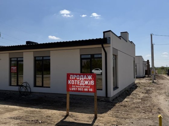 Вже збудований кутовий котедж з ділянкою, продаж від забудовника. Є газ Ровно