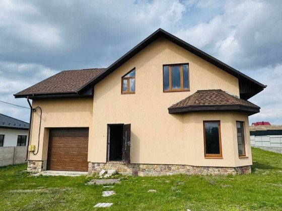 Продам будинок під чистовий ремонт !=) Ровно