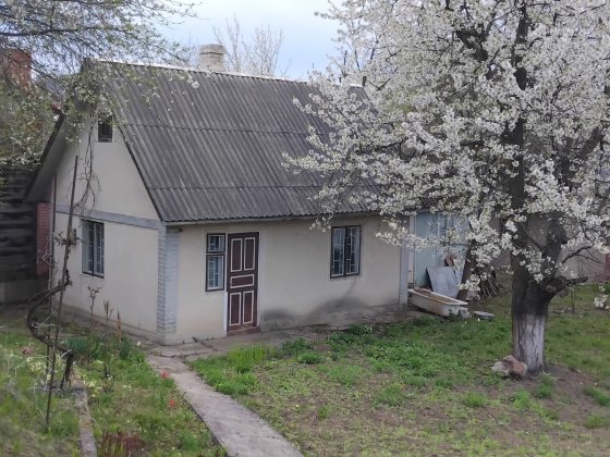 Дачна ділянка з будиноком та гаражем Чернівці