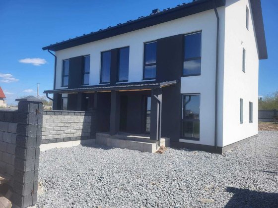 ПРОДАМ КОТЕДЖ , ЗА АВТОРИНКОМ, ВУЛ. ПАРКОВА 12, ВЛАСНИК Рівне