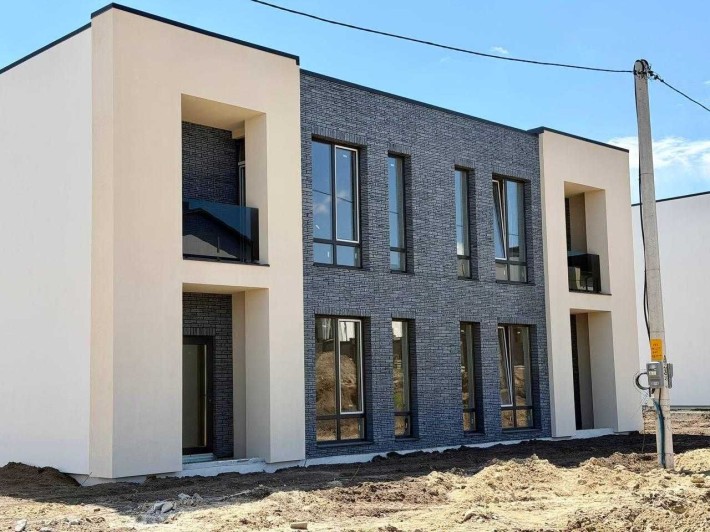 Розтермінування  можливе до 1.5 року !!! Продам просторий 2-поверховий котедж з міськими комунікацям - фото 1