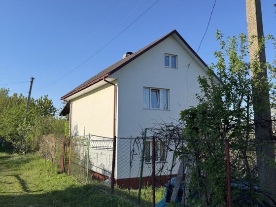 Продам дачний будинок на діл. 0,08 га, по вул. Краматорській (Цецино) Чернівці