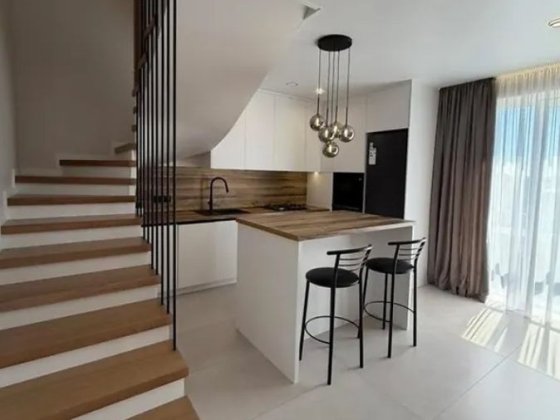 Продаж сучасного котеджу з дизайнерським ремонтом Ровно