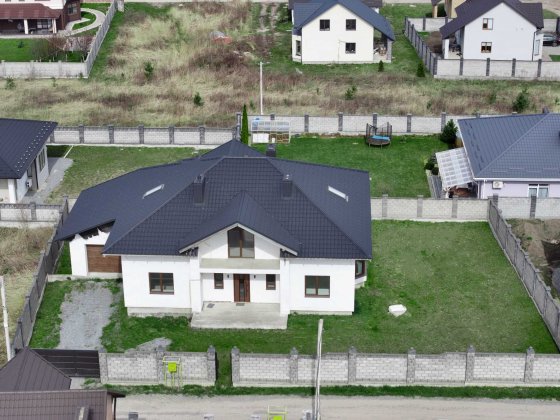 Будинок Райський сад . Ділянка 9 сот Рівне