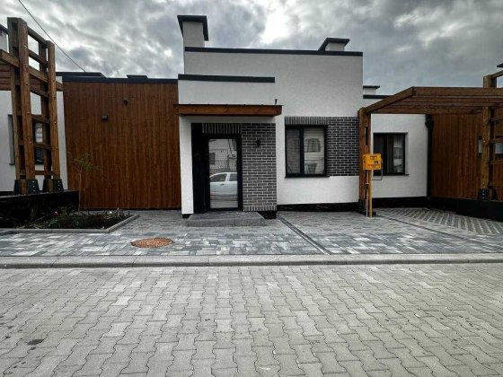 Котедж без комісії з ГАЗОМ і міськими комунікаціями .РОЗТЕРМІНУВАННЯ Ровно