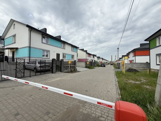 Продаж котеджу на Ювілейному з чистовими роботами, міські мережі, є газ Ровно