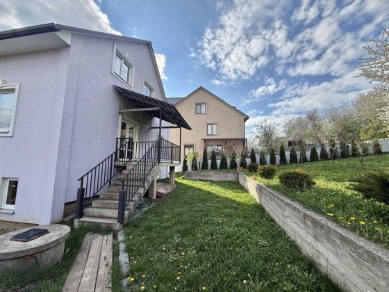 Продам будинок 220 м² з ремонтом та меблями | пров. Джерельний Чернівці